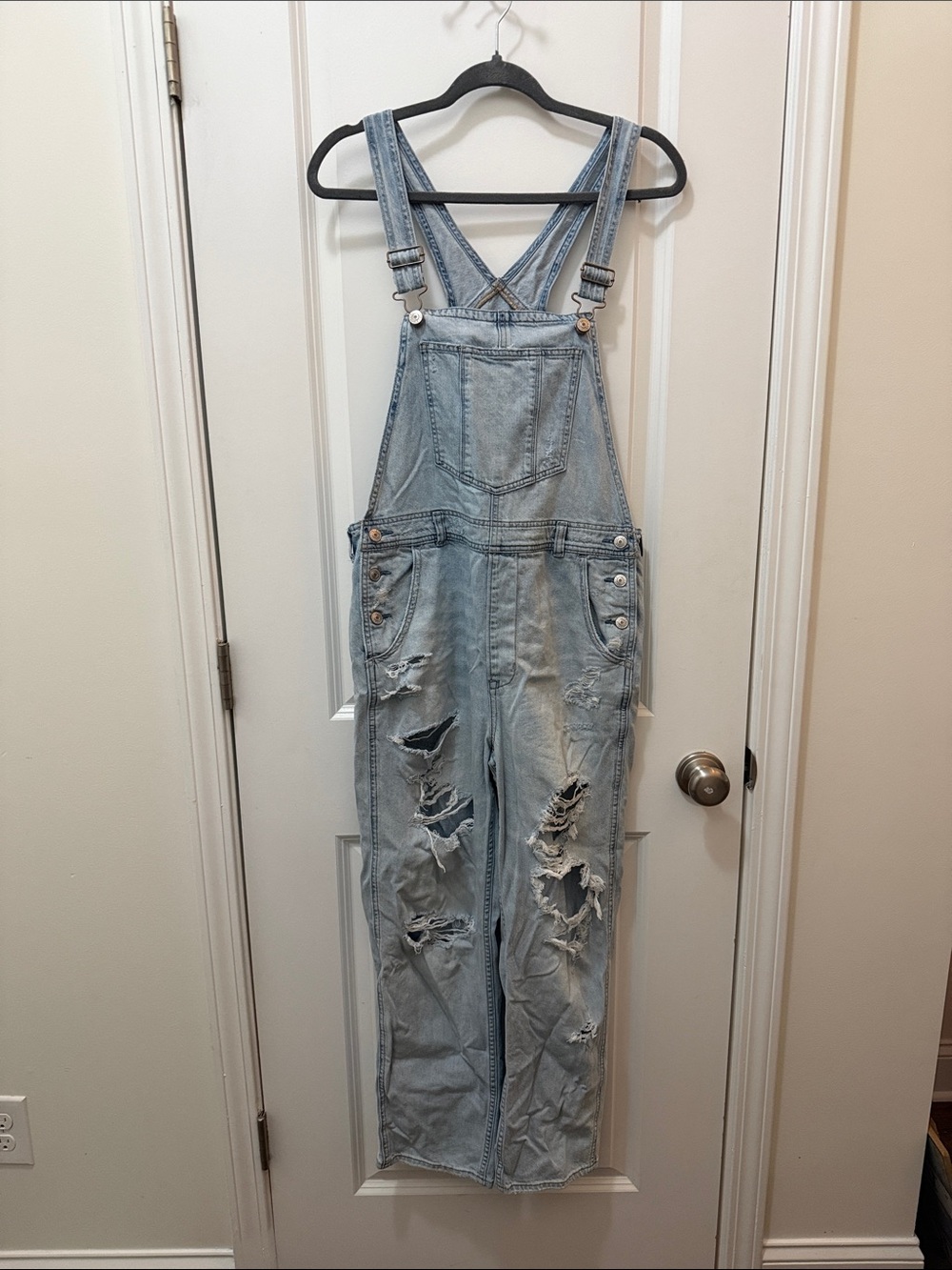 American Eagle Outfitters Light Blue Distressed Denim Overalls